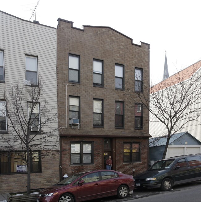 188 Greenpoint Ave in Brooklyn, NY - Foto de edificio - Building Photo