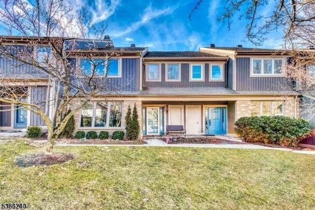 property at 587 Glasmere Rd