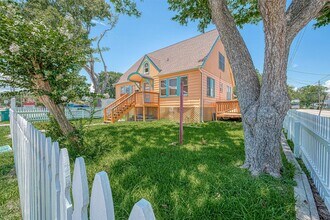 1502 Main St in Seabrook, TX - Building Photo - Building Photo