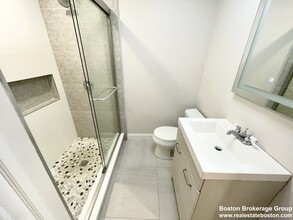 108 Buttonwood St, Unit #2 in Boston, MA - Building Photo - Building Photo