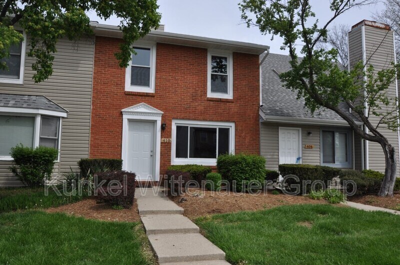 410 Colleen Dr in O'Fallon, IL - Building Photo