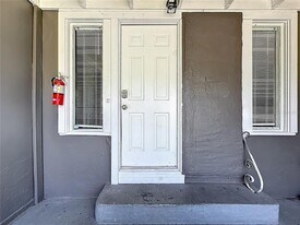 618 17th Ave S in St. Petersburg, FL - Building Photo