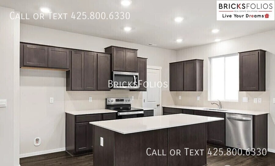 10658 187th St Ct E in Puyallup, WA - Foto de edificio