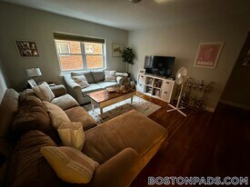 63 Selkirk Rd in Boston, MA - Building Photo