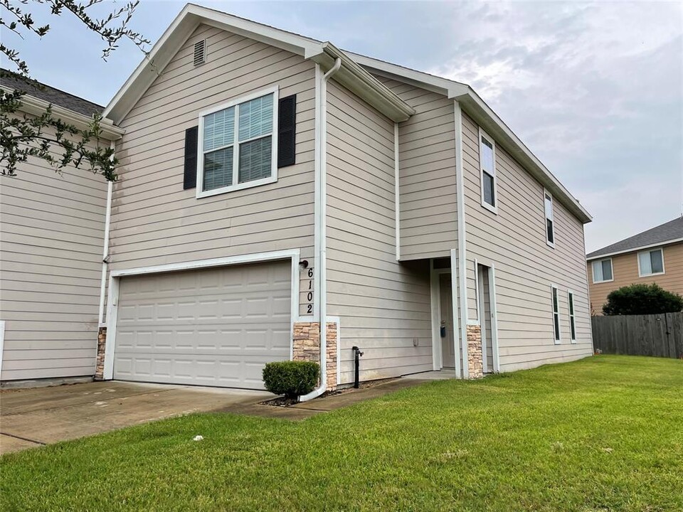 6102 Shadow Isle Ln Photo