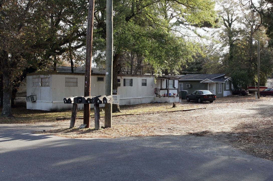 1225 Dickson Ave in Charleston, SC - Building Photo