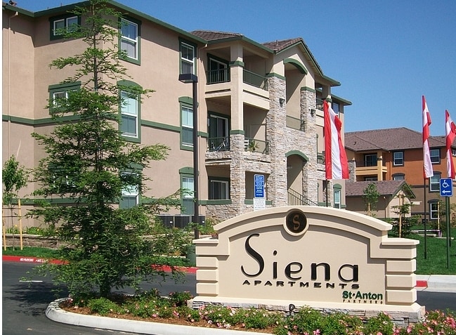 Siena Apartments in Roseville, CA - Foto de edificio - Building Photo