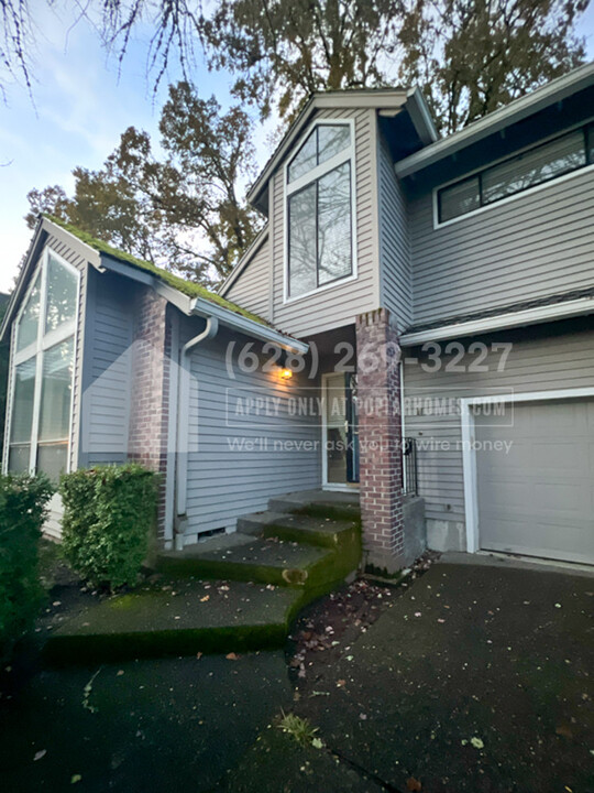 14363 Camden Ln in Lake Oswego, OR - Building Photo