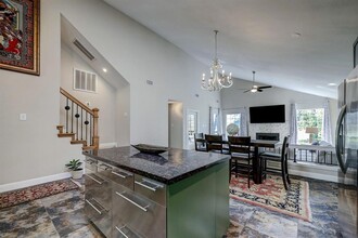 8 N Timber Top Dr in The Woodlands, TX - Foto de edificio - Building Photo