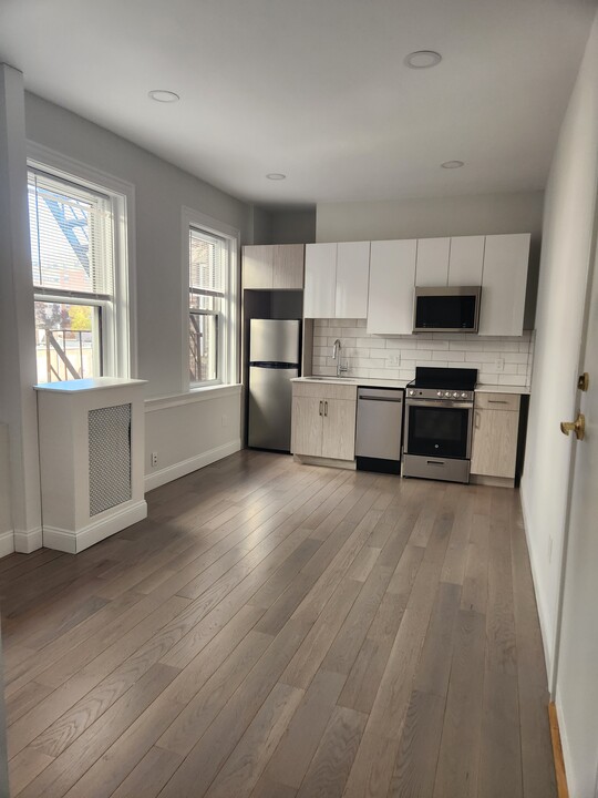 108 Peterborough St, Unit 8 in Boston, MA - Building Photo