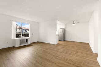 Terre at Canyon in Ramona, CA - Foto de edificio - Building Photo