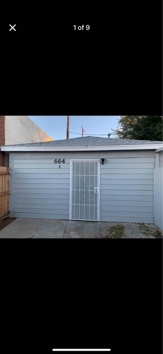 664 W Avenue J, Unit B in Lancaster, CA - Foto de edificio