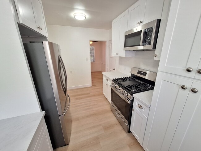 1756 Malcolm Ave in Los Angeles, CA - Building Photo - Building Photo