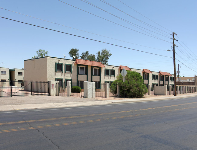 Alma Park Apartments in Mesa, AZ - Building Photo - Building Photo