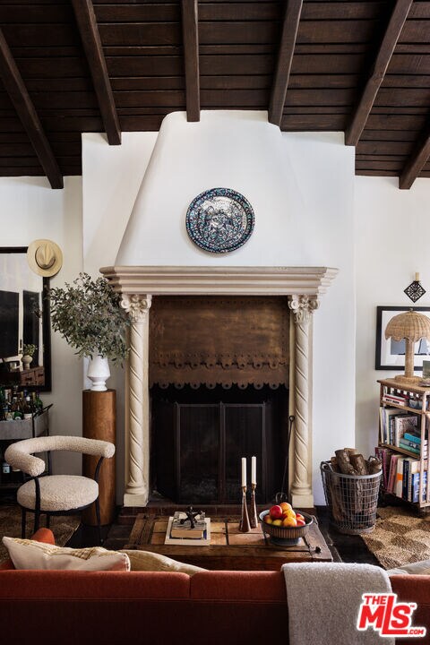 property at 1471 Havenhurst Dr