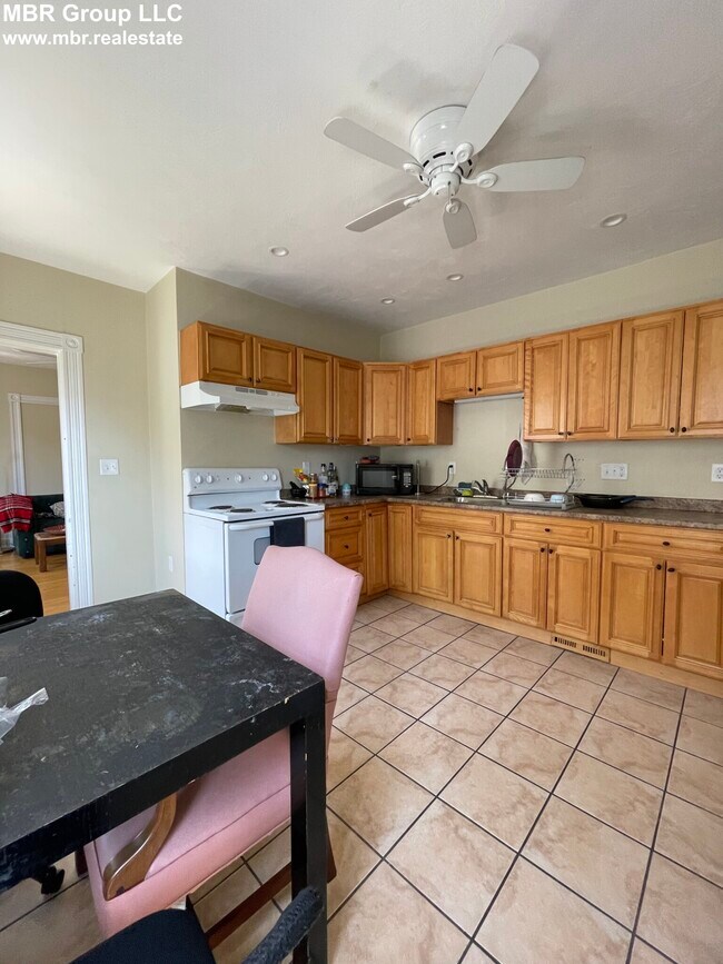 31-33 Rich St, Unit 33-1 in Waltham, MA - Building Photo - Building Photo