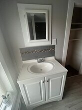 6 Spring St, Unit 6 in Enfield, CT - Building Photo - Building Photo