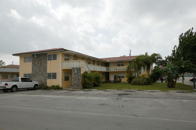 90 W 12th St in Hialeah, FL - Building Photo - Building Photo