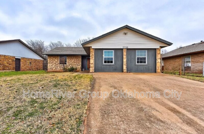 5708 S Briarwood Dr in Oklahoma City, OK - Building Photo