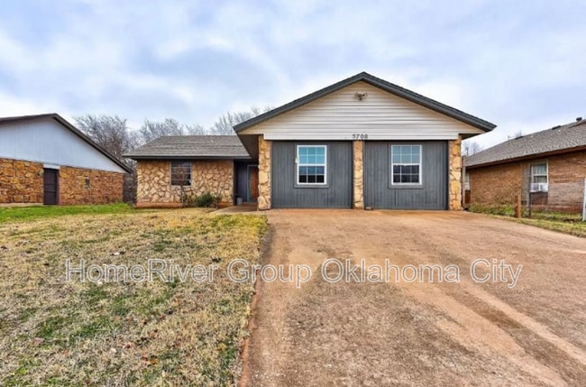 property at 5708 S Briarwood Dr