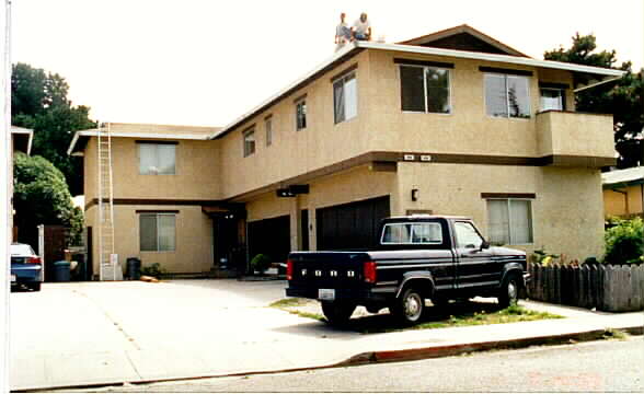 466-468 Cypress Ave in Half Moon Bay, CA - Foto de edificio - Building Photo