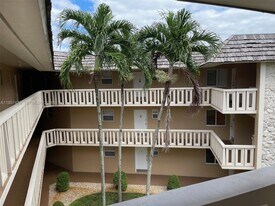 7440 Miami Lakes Dr in Miami Lakes, FL - Building Photo