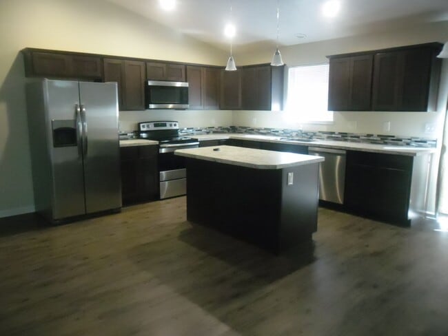 618 E Crawford St in Deer Park, WA - Building Photo - Building Photo