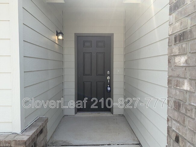 708 Stonemanor Bay in Seguin, TX - Building Photo - Building Photo