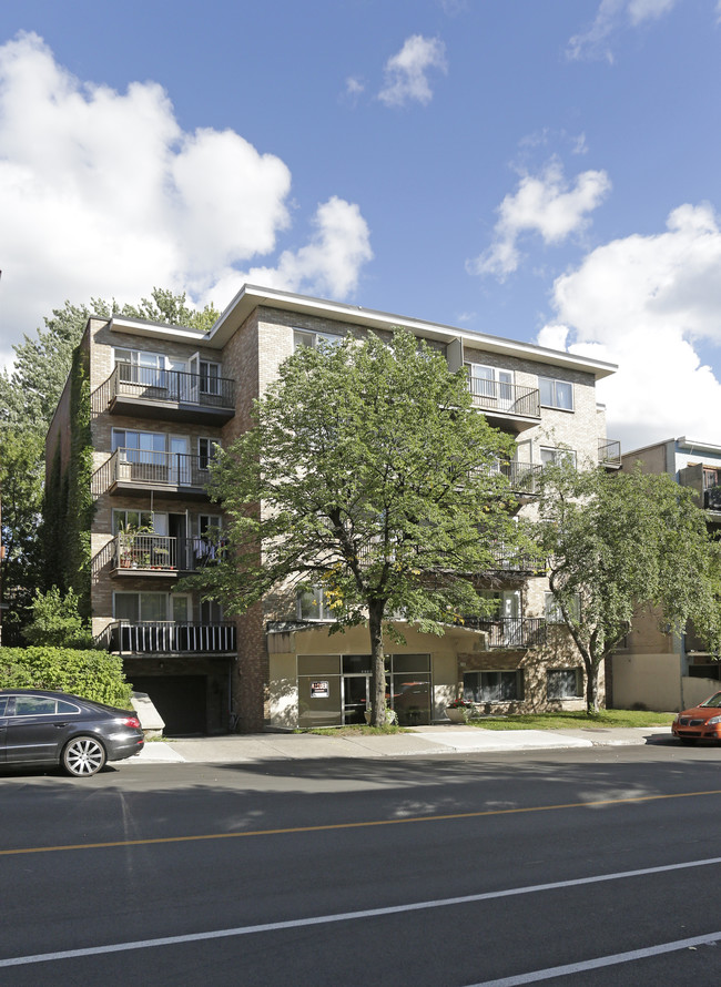 3330 Édouard-Montpetit in Montréal, QC - Building Photo - Building Photo