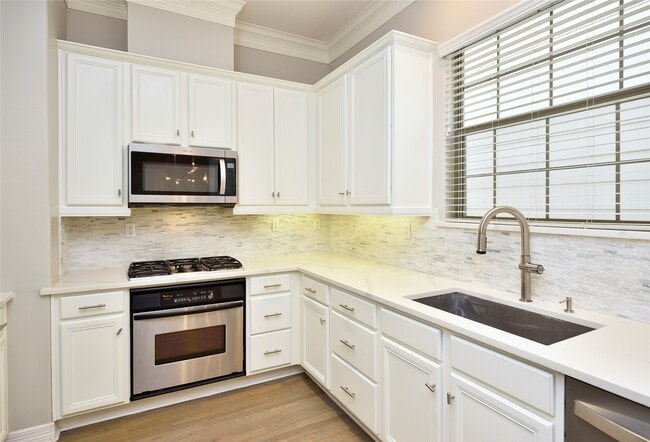 property at 118 Drew St