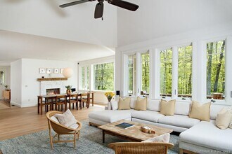 121 Quaker Hill Rd in Pawling, NY - Building Photo - Building Photo