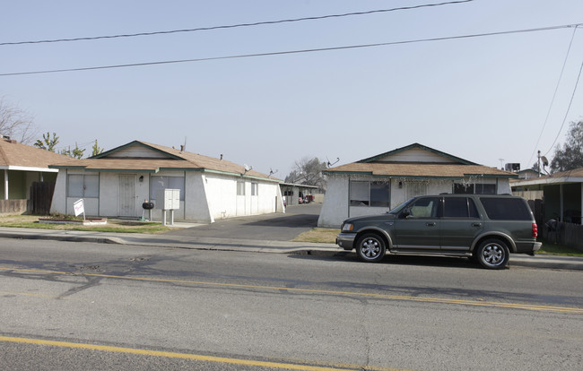 600 N Blackstone St in Tulare, CA - Building Photo - Building Photo