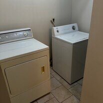 4085 Airport Rd, Unit 4085 airport rd Waterford in Waterford Township, MI - Building Photo