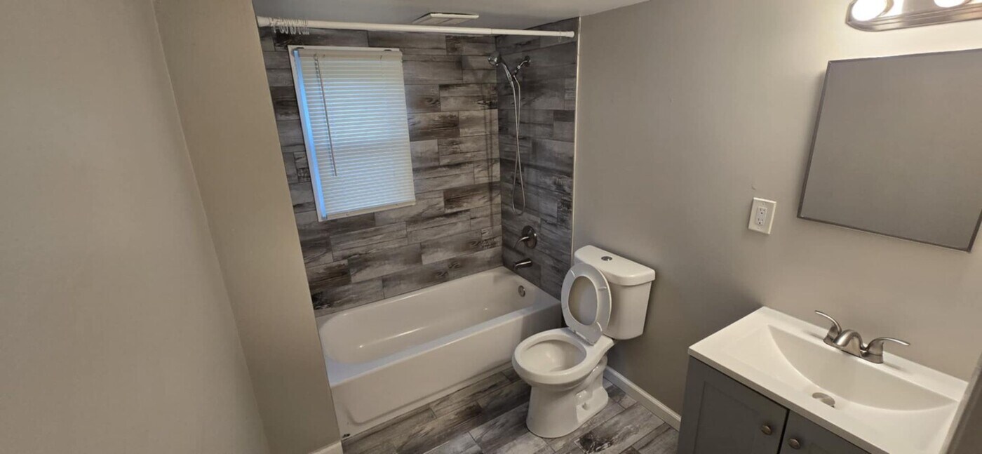 4 Essex Ave in Essex, MD - Building Photo