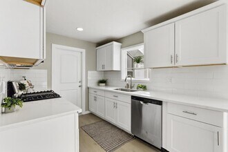 1704 Nogales St in Sacramento, CA - Building Photo - Building Photo