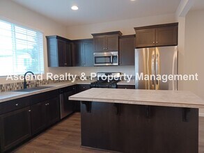 3156 SE Brookwood Av in Hillsboro, OR - Building Photo - Building Photo