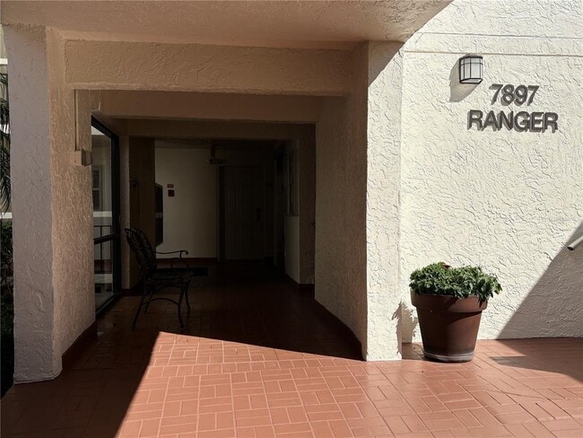 7897 Sailboat Key Blvd S in South Pasadena, FL - Building Photo - Building Photo