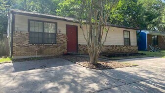2289 Nannas Loop in Tallahassee, FL - Building Photo