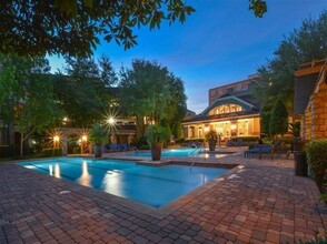 Villas at Hermann Park in Houston, TX - Building Photo - Building Photo