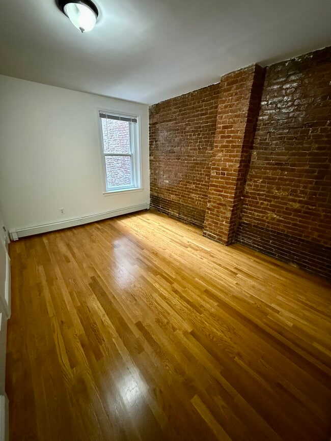 342 Meridian St, Unit 2 in Boston, MA - Building Photo - Building Photo