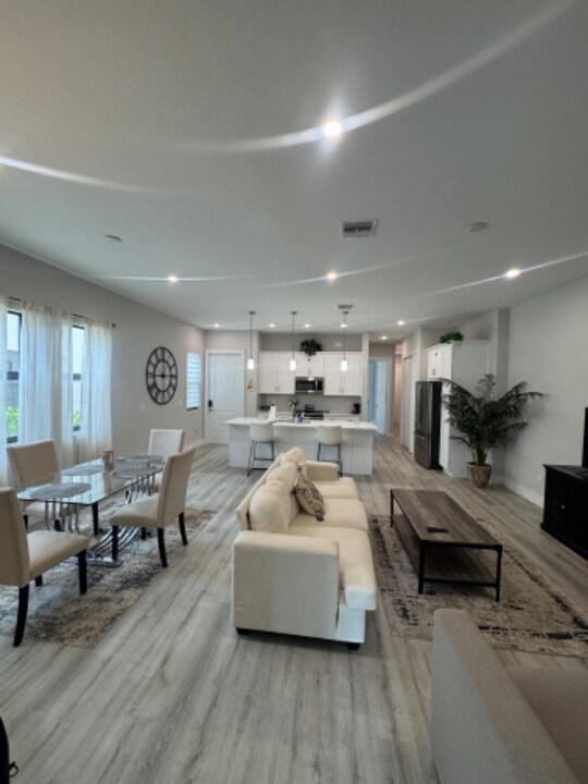 5820 Jasper Wy in Naples, FL - Building Photo