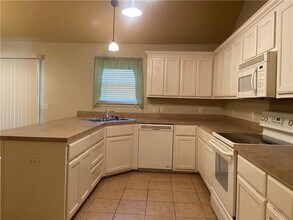 2 Radcliffe Dr in Bella Vista, AR - Building Photo - Building Photo