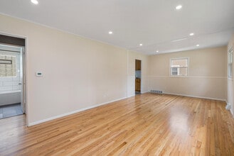 5934 N Lydell Ave in Whitefish Bay, WI - Building Photo - Building Photo
