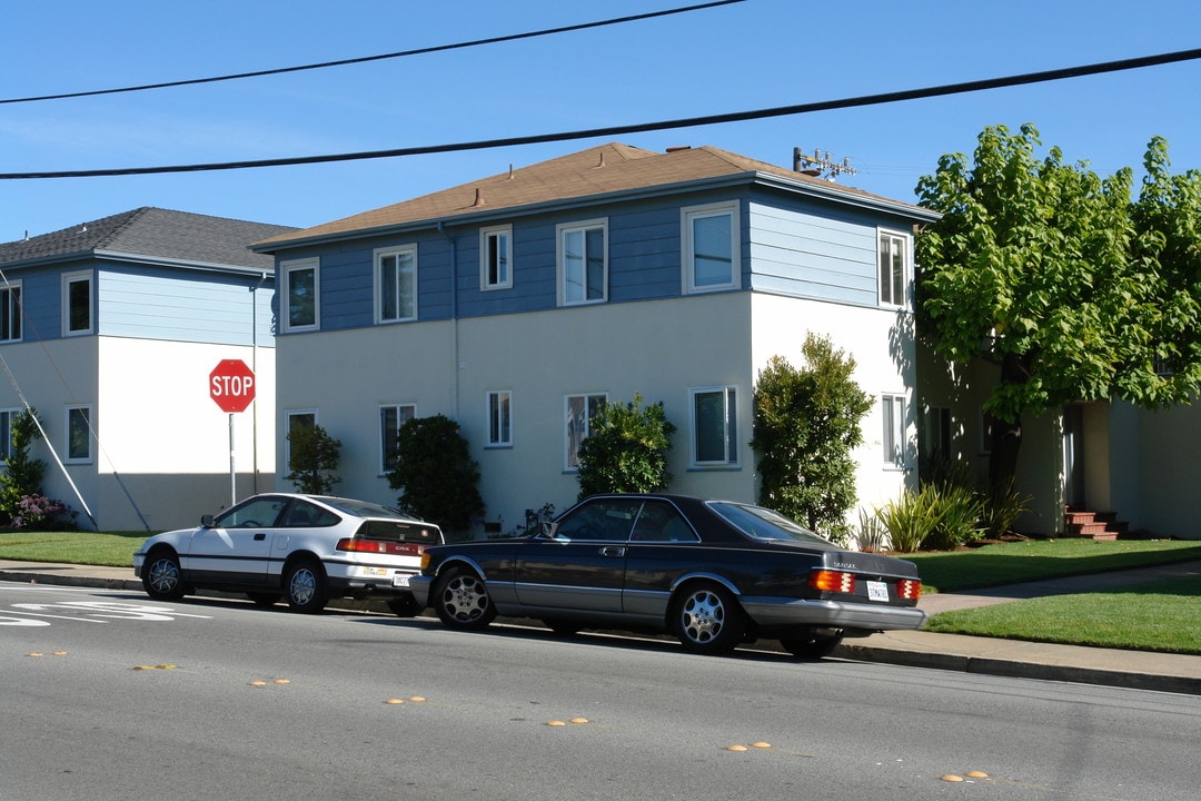 1050 Magnolia Ave in Millbrae, CA - Building Photo