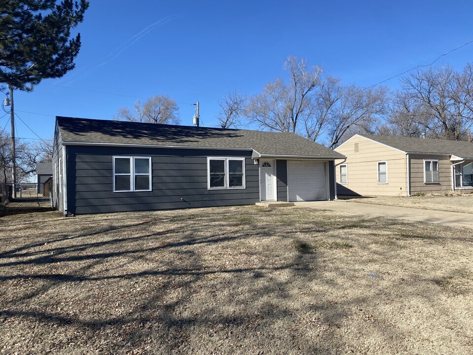 840 Navaho Ave in Salina, KS - Building Photo