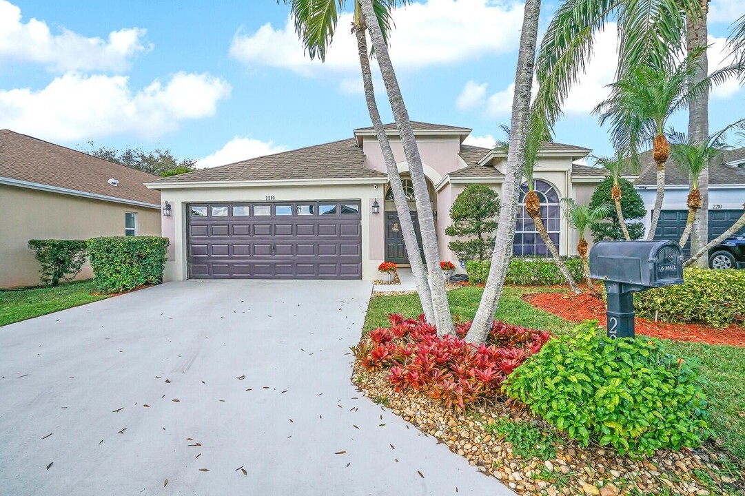 2208 Soundings Ct in Greenacres, FL - Foto de edificio