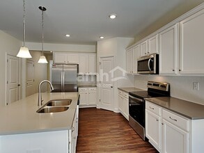 7112 Garrett Ct in Charlotte, NC - Building Photo - Building Photo