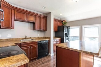 554 Lake Ave, Unit Upstairs in Manchester, NH - Building Photo - Building Photo