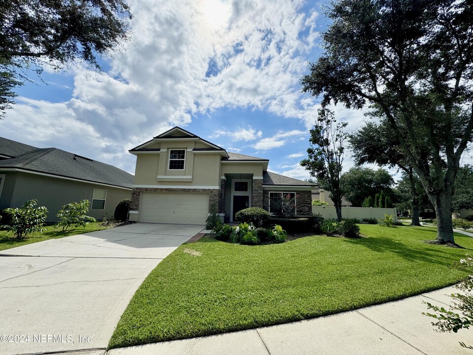 3081 Litchfield Dr in Orange Park, FL - Foto de edificio