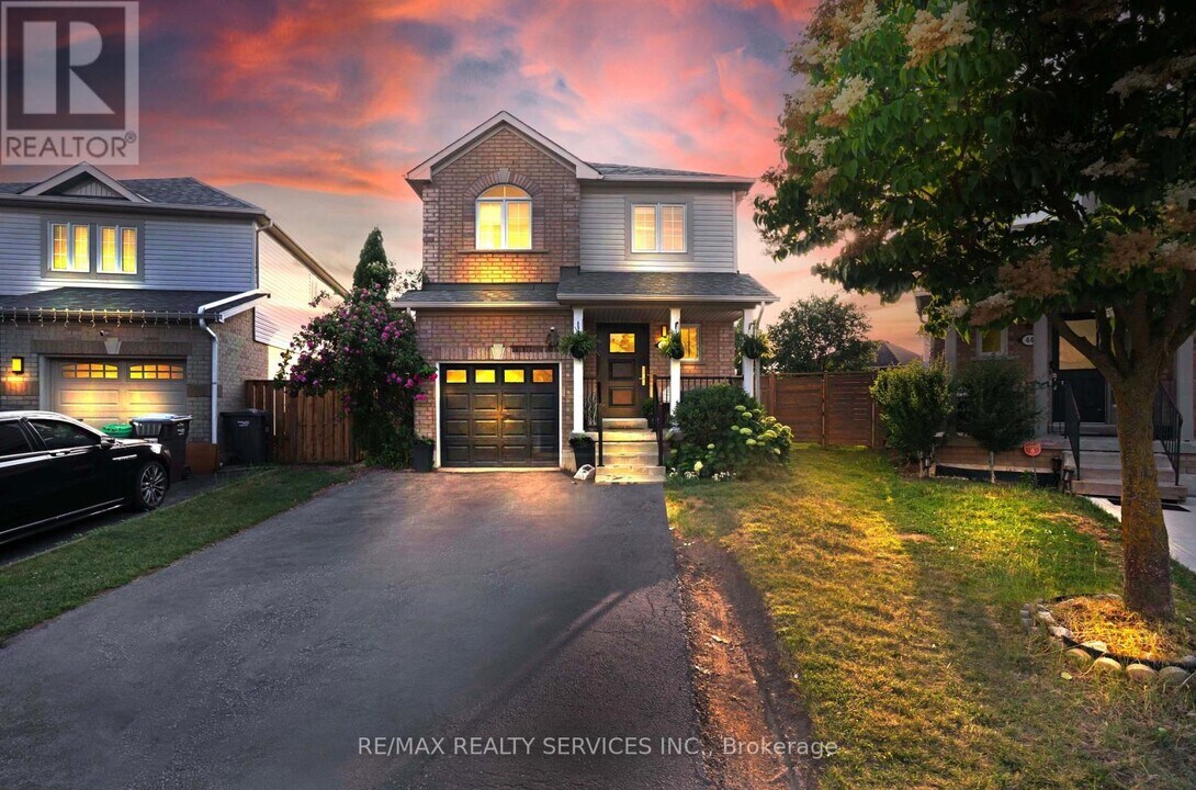 46 Oakmeadow Dr in Brampton, ON - Building Photo